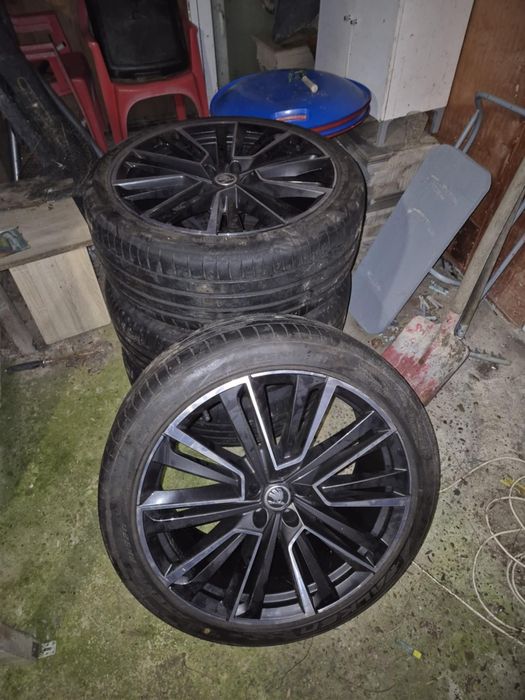 Jante originale Skoda Enyaq RS Aquarius R21 + anvelope Bridgestone