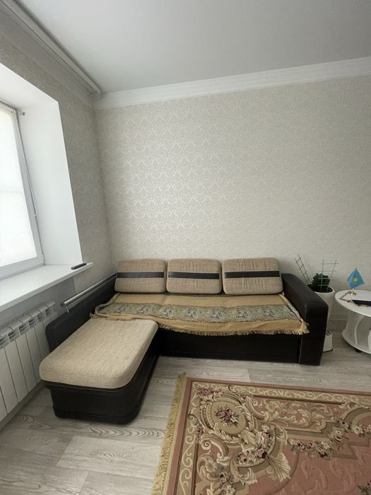 Продам диван угловой в хорош сост, длина 1,80 ширини 1,50