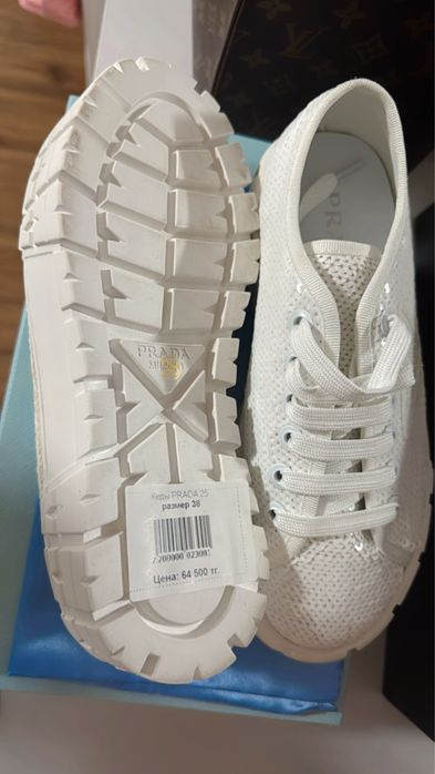 Prada 38 размер новые ( не подошел размер )