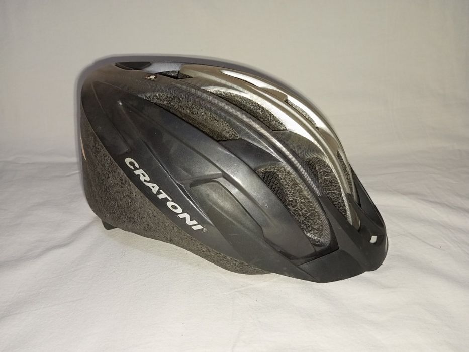 Шлем каска велосипедная, универсальная.