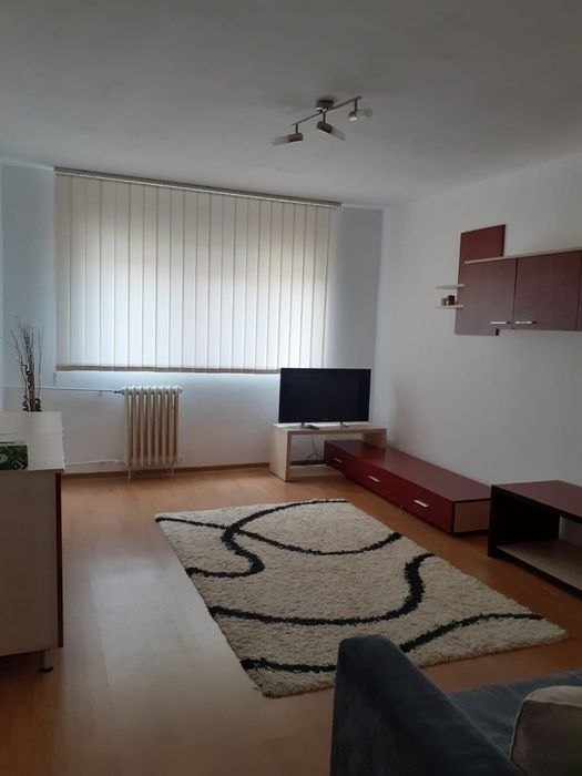 Inchiriez apartament
