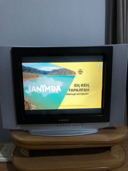 Продам телевизор самсунг с подставкой
