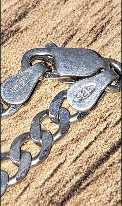 Продаëтся кольцо и цыпочка серебро