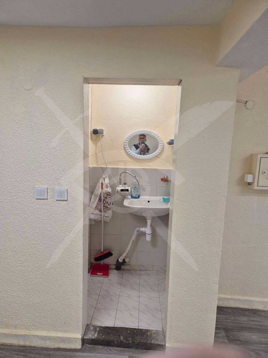 Дава се под наем Магазин в Варна, Спортна зала - 38 кв.м за 300 € - Снимка #1