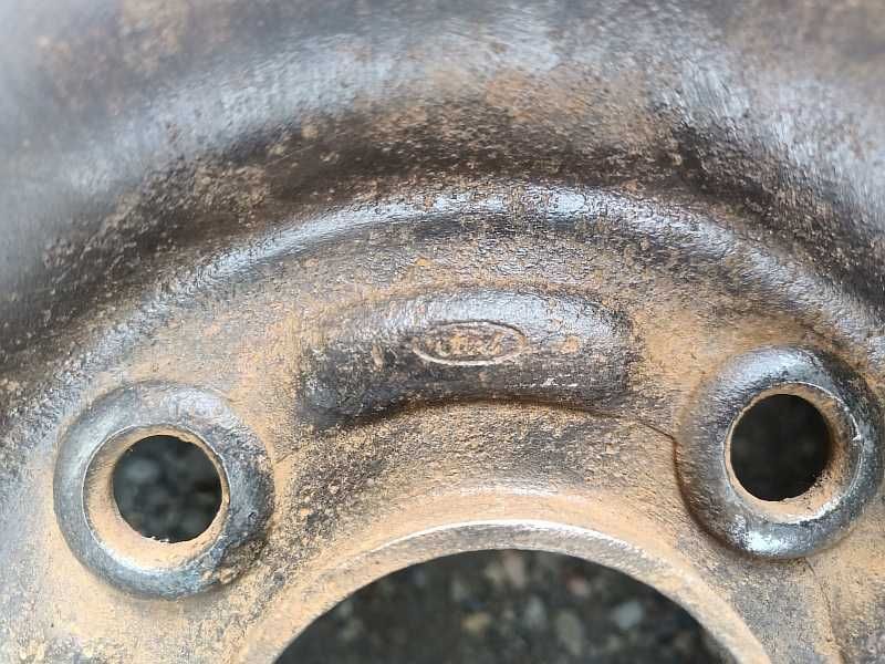 Продам ОДИН оригинальный металлический диск на Ford