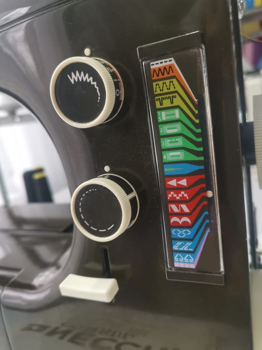 Mașina  cusut brodat Necchi 586  profesională