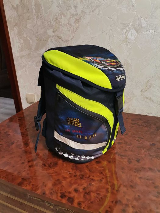 Продам школьный рюкзак для мальчика.