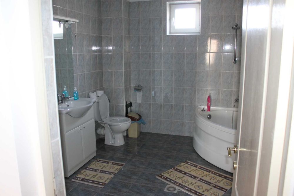 Inchiriez apartament 3 camere