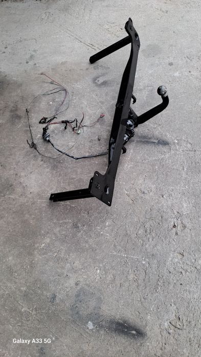 Теглич Оригинален за Ауди А6 Ц4/ Audi A6  C4 комби