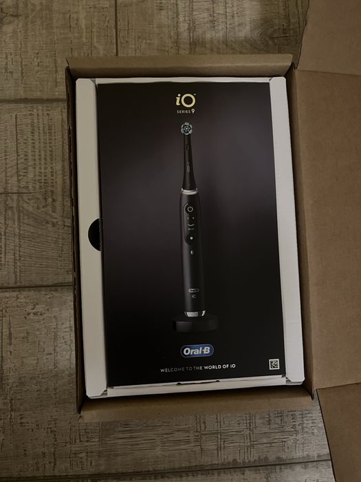 Periuta de dinti electrica ORAL B iO 9 + 3 capete de periaj