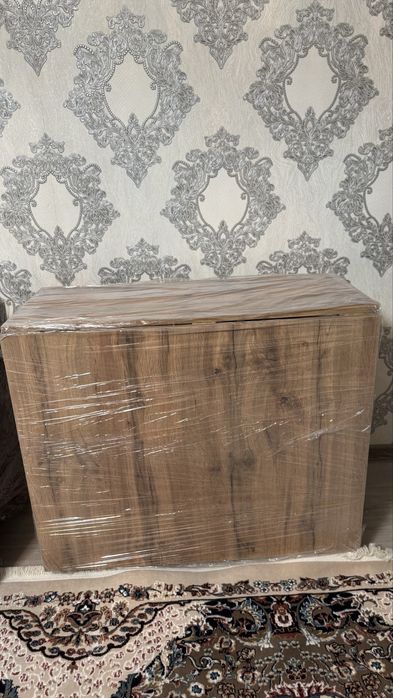 Продам стол книжку