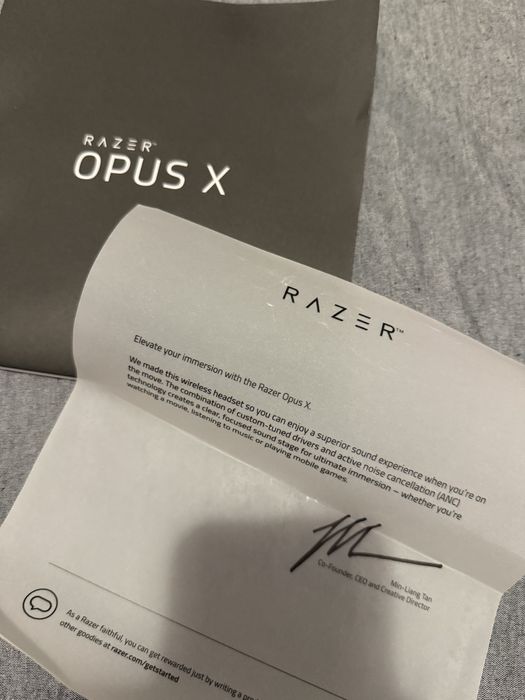 Casti Razer Opus X Pink