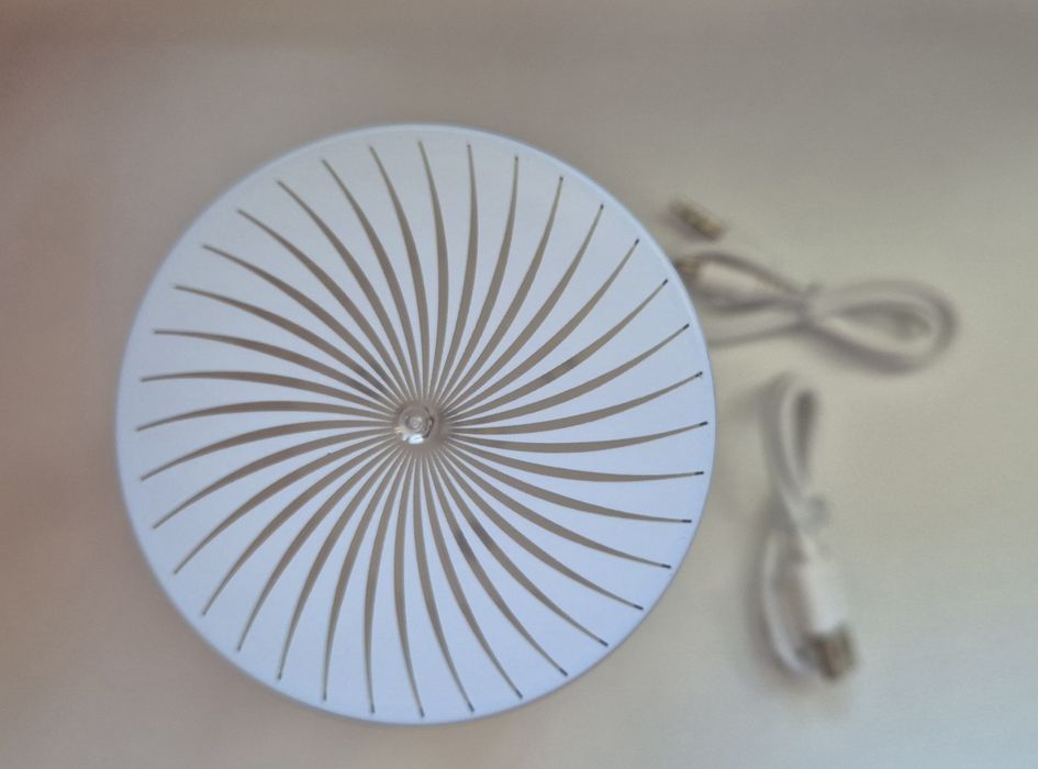 Boxă Bluetooth cu Lumini de Ambiantă și Efect de Lumânare Avon