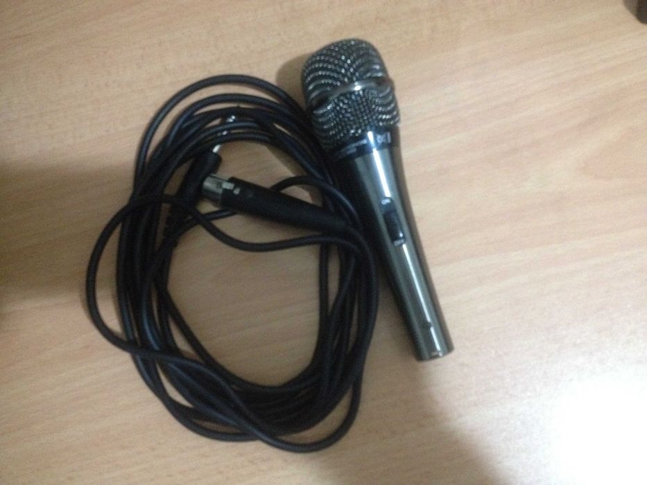 Проводной микрофон LG.