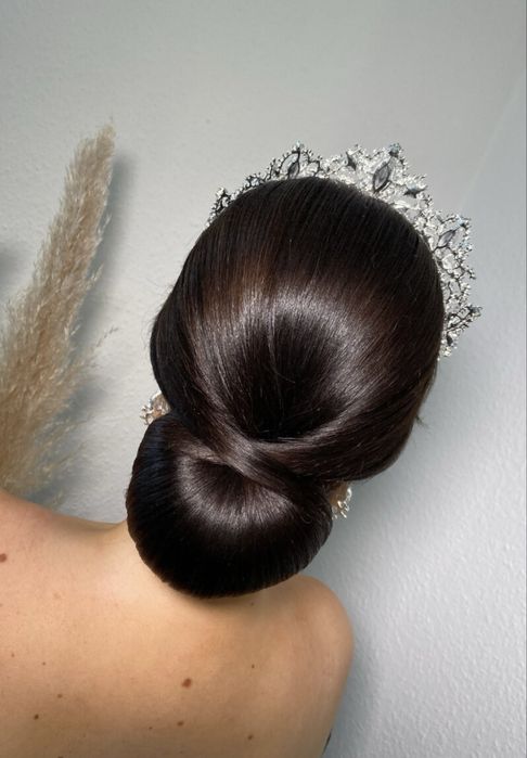 Макияж прическа локоны