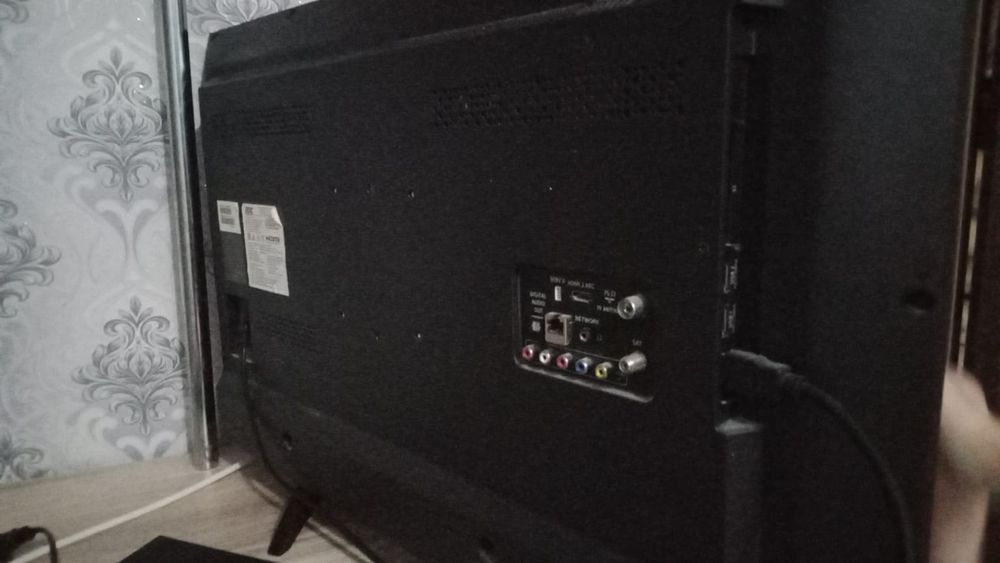 Продам телевизор на запчасти