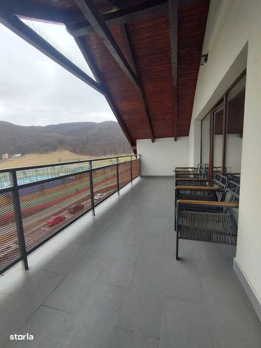 Vand apartament 4 camere + terasa generoasa