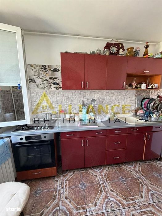 Apartament 4 Camere Si 2 Bai De Vanzare - Zona Metrou 1 Decembrie