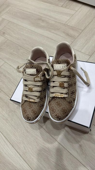кроссовки , Guess новые