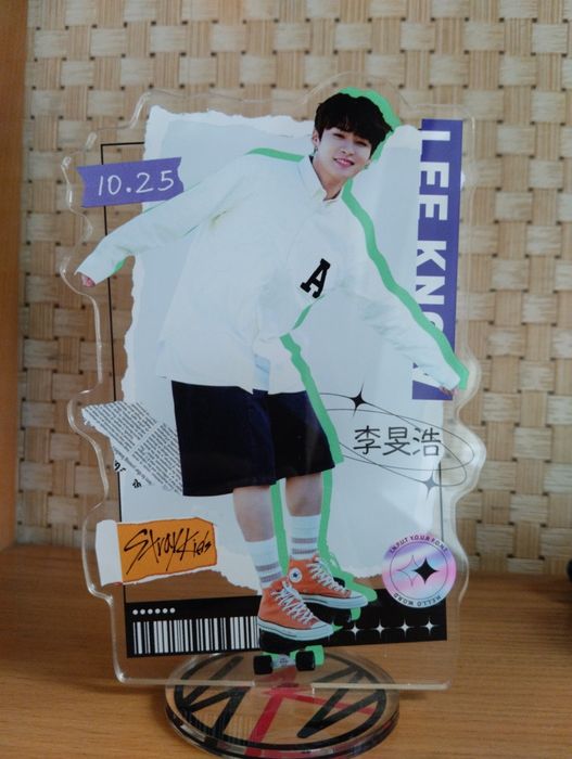 акриловая фигурка минхо из stray kids