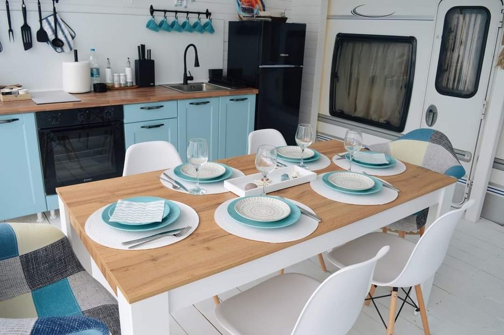 Каравана  с веранда  под наем