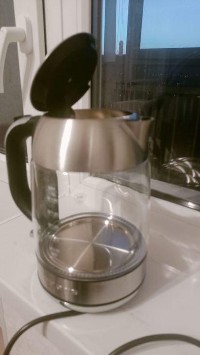 Электрический чайник Polaris