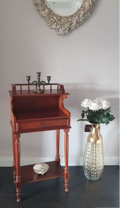 Comodină/ măsuță veche din lemn masiv