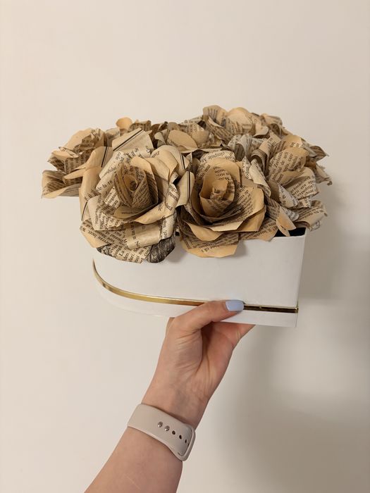 Aranjamanet floral handmade din pagini de carte