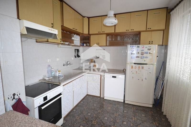 Продава се Тристаен апартамент в Хасково, Овчарски - 120 кв.м за 502 €/кв.м - Снимка #10