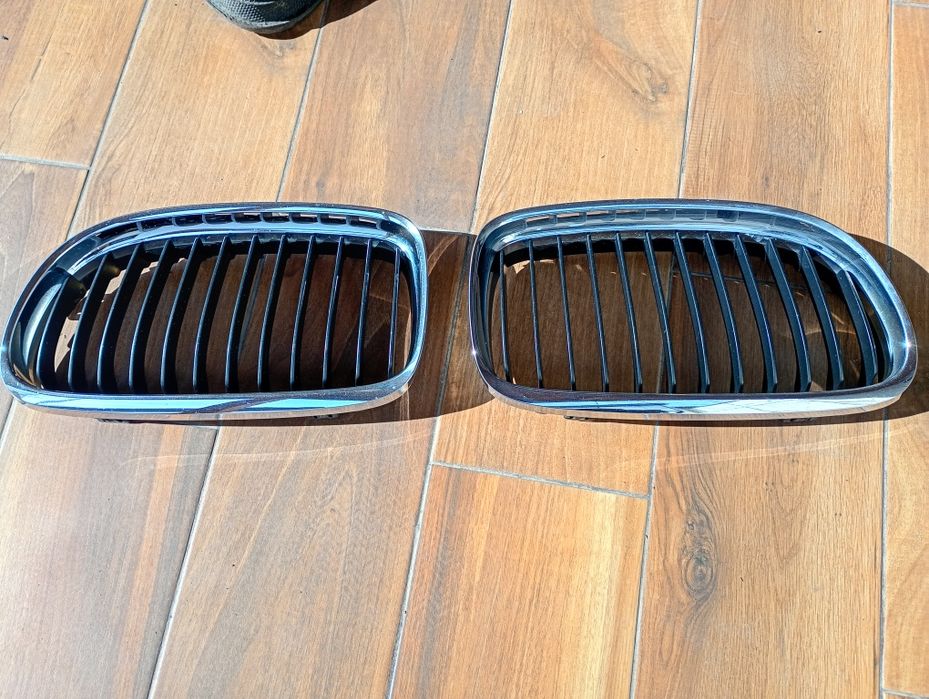 Grile bară față  BMW e90 facelift