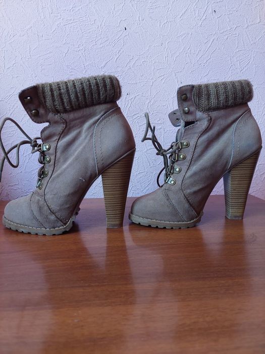 Женские замшевые полусапожки (БУ)