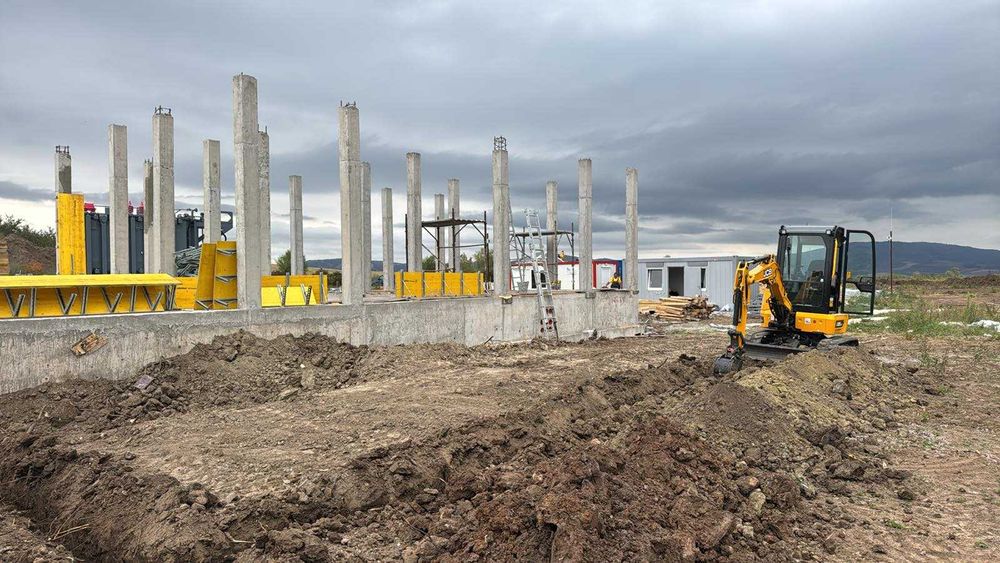 Услуги с Верижен мини багер, Комбиниран мини багер и самосвал