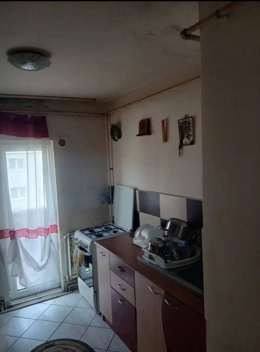 Vând apartament cu 2 camere decomandat Strada Oituz 3