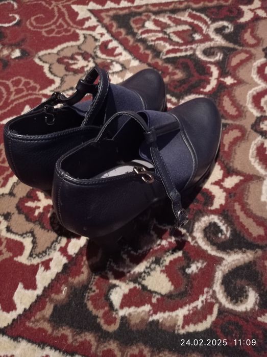 Туфли 37 размер подойдёт на 38. В хорошем состаянии.