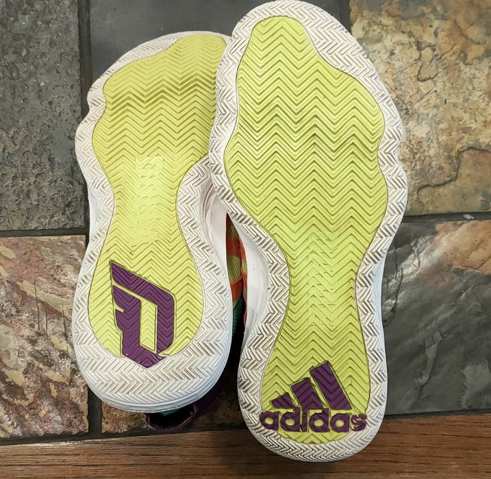 Vând Adidas Dame 6
