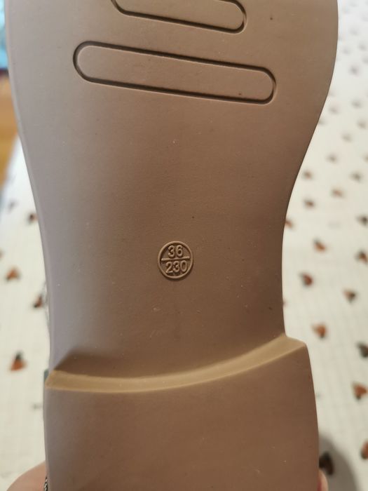 Продам детские туфли