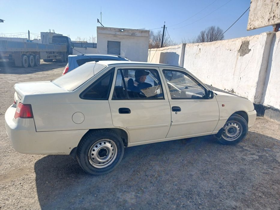 Nexia 2 ideal 5500$ kelishiladi