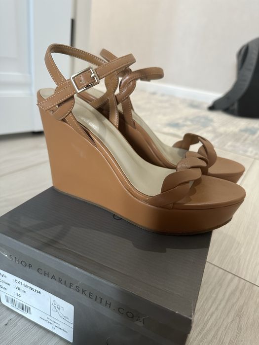 Босоножки Charles & Keith
