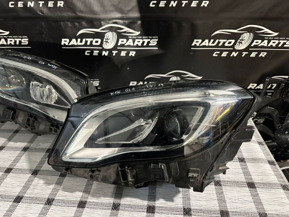 Far stanga / dreapta Mercedes GLA X156 2015/2017/2018/2019