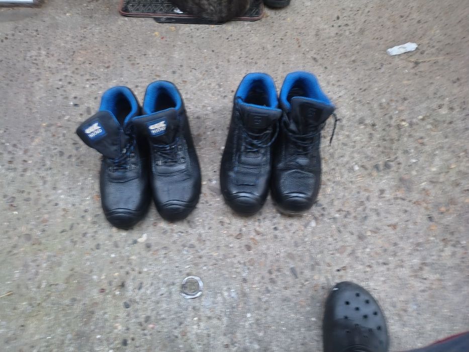 Bocanci  de lucru cu bombeu Nr 42 și 43 arată 9 din 10