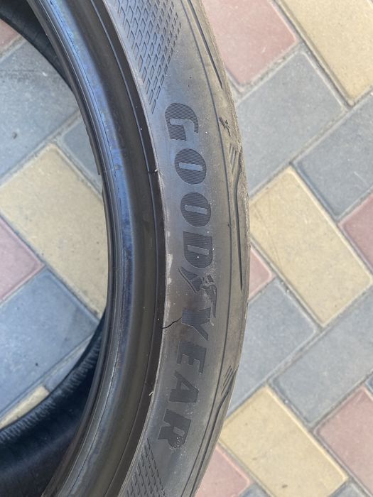 Одна шина GOODYEAR 265/35/20