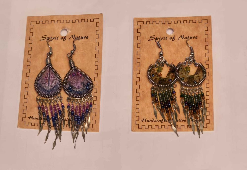 Bijuterii din pietre semiprețioase și alte materiale