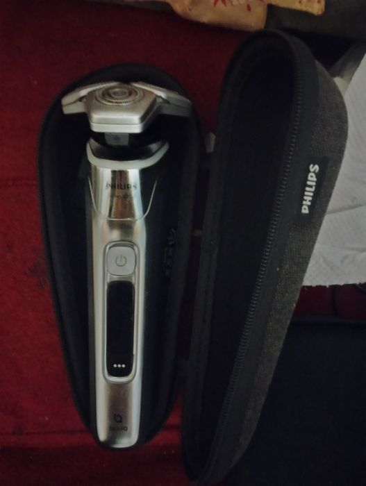 Vând aparat bărbierit Philips