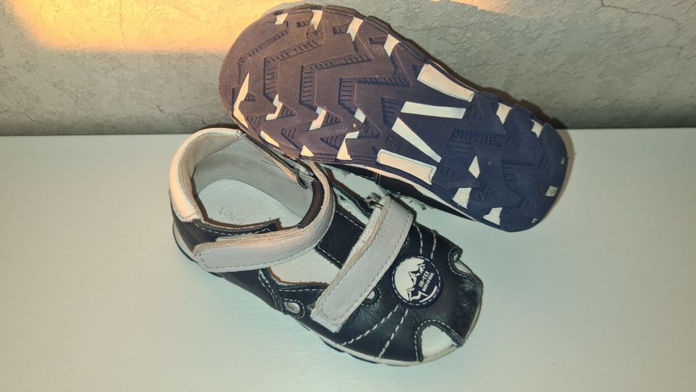 Кожаные детские сандалии