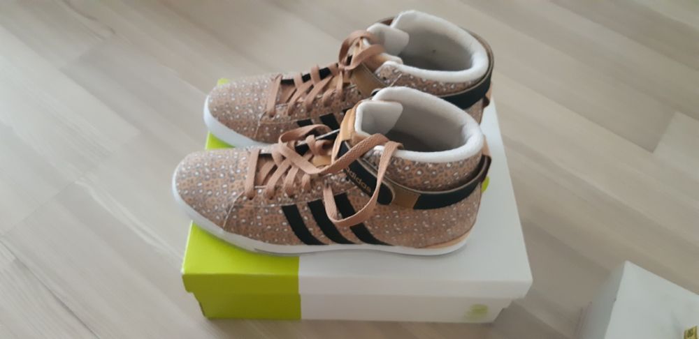 Кецове adidas ..