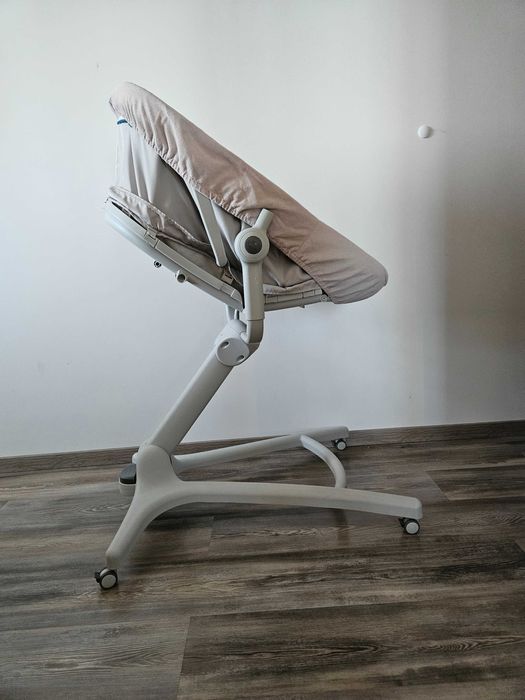 Chicco Baby Hug 4-в-1 с табла и калъф