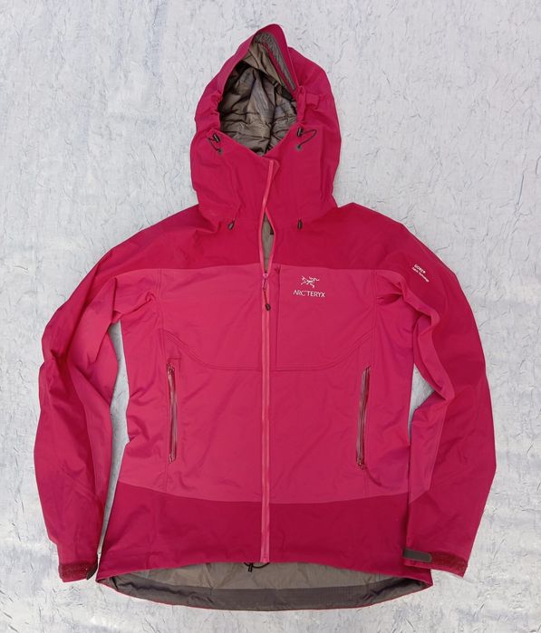 Vând geaca dama Arcteryx!