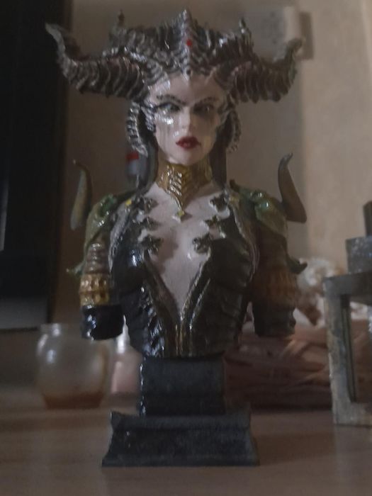 Бюст Lilith diablo 4 ръчно оцветен