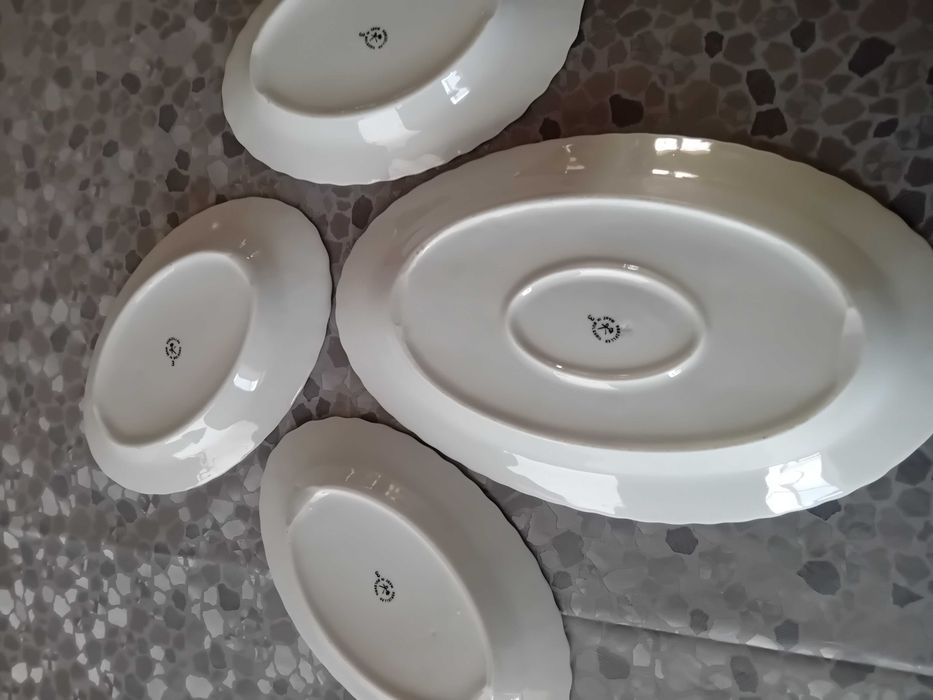 Плато от порцелан и три чинии, производство на завод Китка