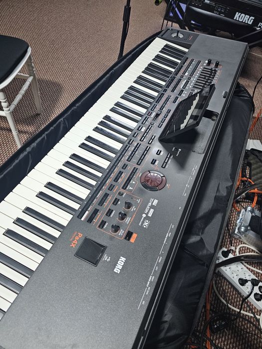 Vând Korg pa4x oriental